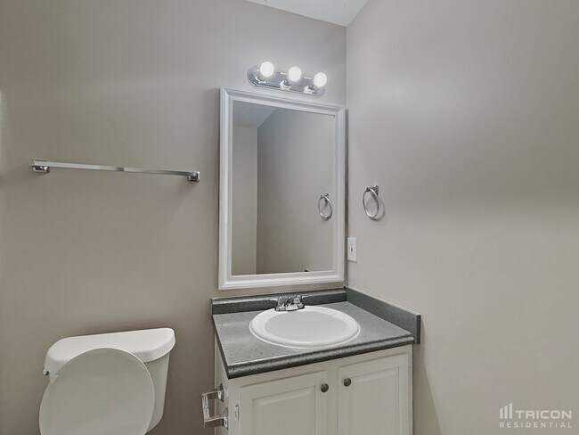 Building Photo - 1008 Braddock Cir