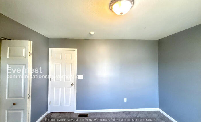 Building Photo - 5300 Folsom Dr