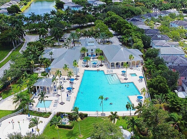 Building Photo - 2933 SE 2nd Dr