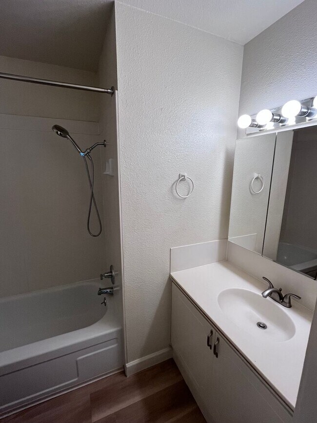 Building Photo - NICE HOME IN FAIR OAKS WITH POOL!!