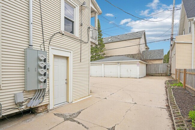 Building Photo - 1660 N Marshall St