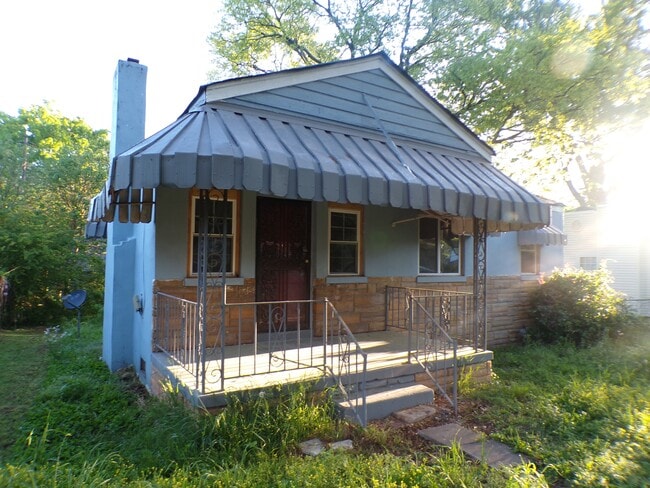 Building Photo - 708 40th St