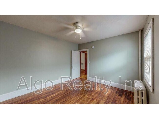 Building Photo - 609 Snelling Ave N