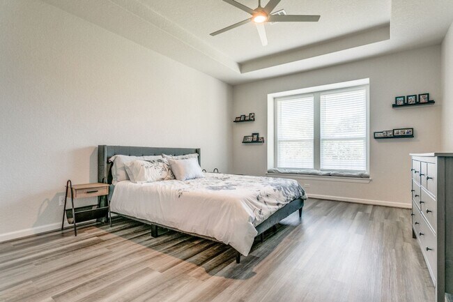 Building Photo - Beautiful Modern 2 story home!