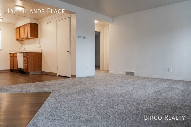 Building Photo - Move in special! First month free rent!