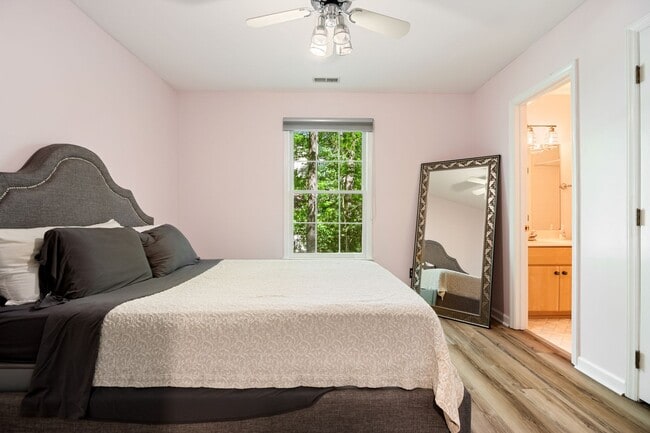 Building Photo - Single Family Home: Durham/Chapel Hill Line