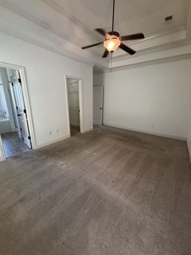 Building Photo - 3 Bed 2 Bath Home In Westover With A 2 Car Garage