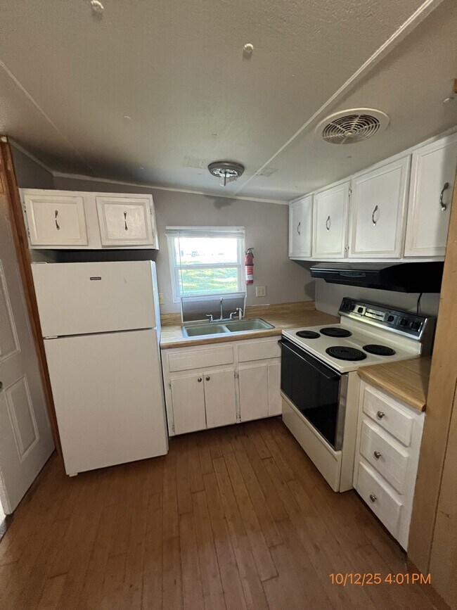 Building Photo - 1636 Old Hwy 27