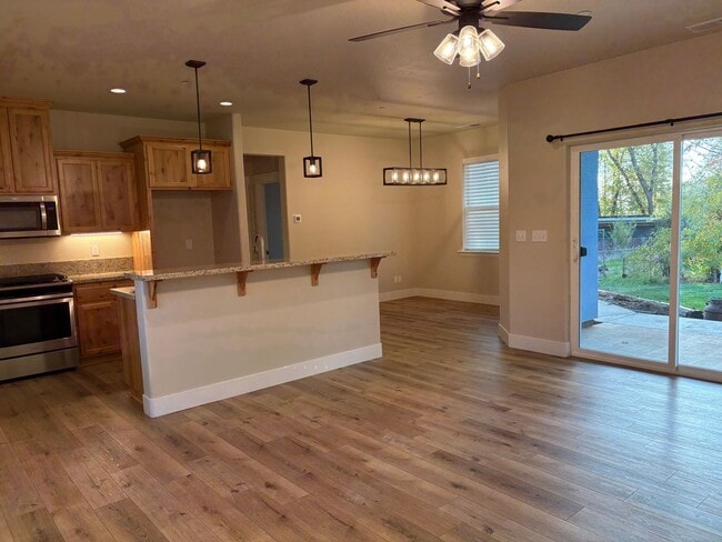 Building Photo - 5619 Cherry Ln