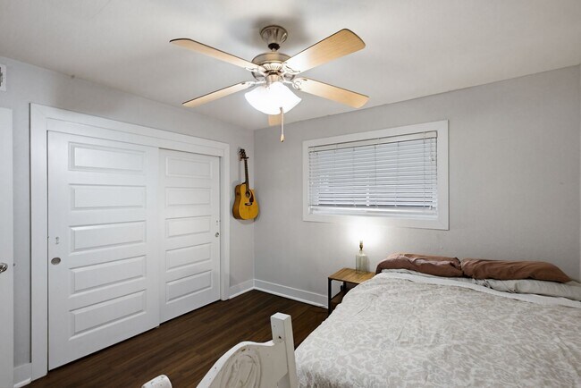 Building Photo - 2 Bed 1 Bath Condo by UT and CapMetro Stop