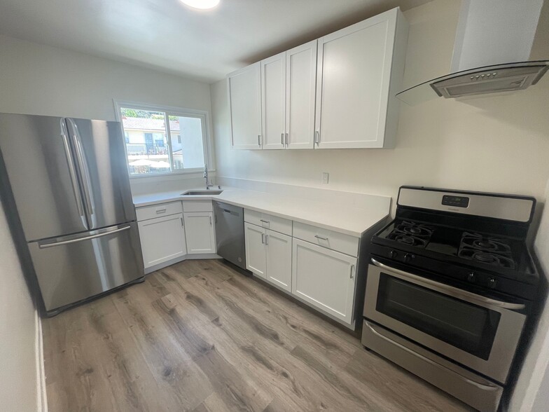Building Photo - 1846 N Kingsley Dr