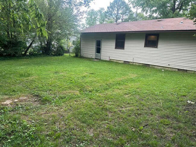 Building Photo - 1007 Mayes Ave
