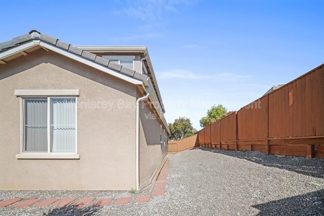 Building Photo - 4725 Sea Ridge Ct