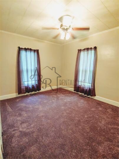 Building Photo - 711 N Chestnut St