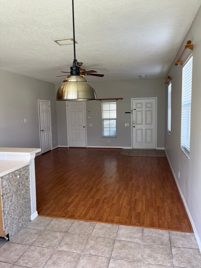 living room dinning room - 1018 Bella Vista Dr NE