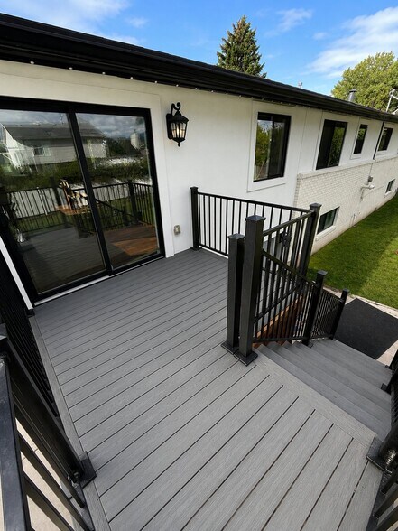 Building Photo - 4860 Country Club Dr