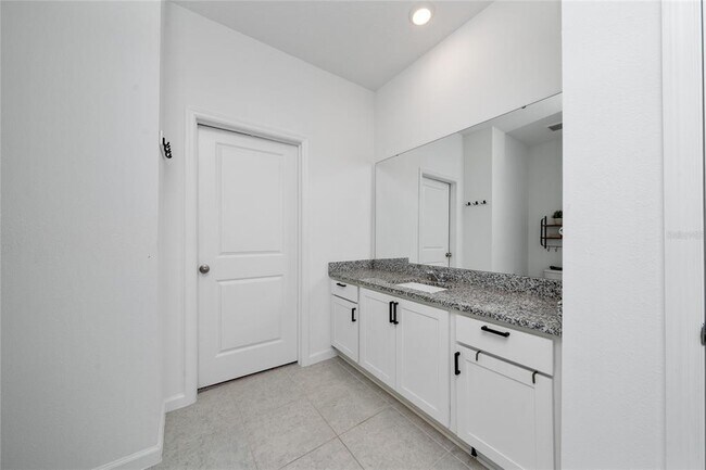 Building Photo - 1485 Effra Wy