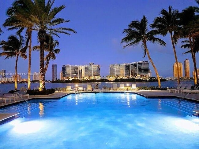 Building Photo - 3245 NE 184th St