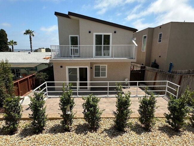 Building Photo - 2318 Geranium St