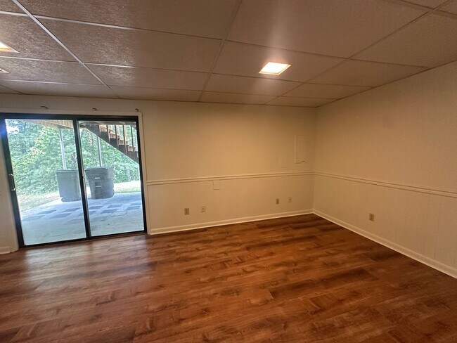 Building Photo - SW County Townhome