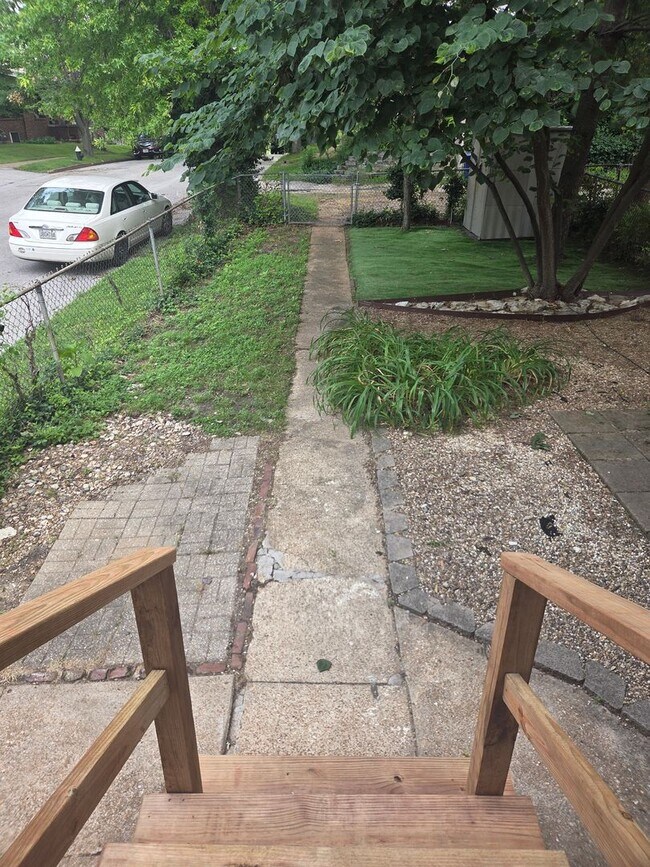 Building Photo - 2 bed/1 bath, Single-family Home! Modern and spacious with off-street parking and a relaxing back...