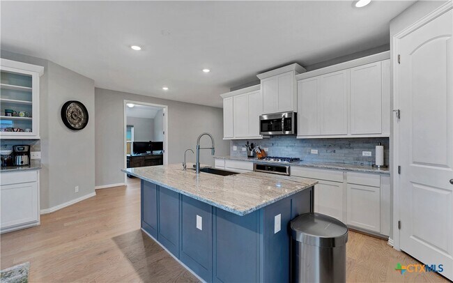 Building Photo - 1649 Ranch House