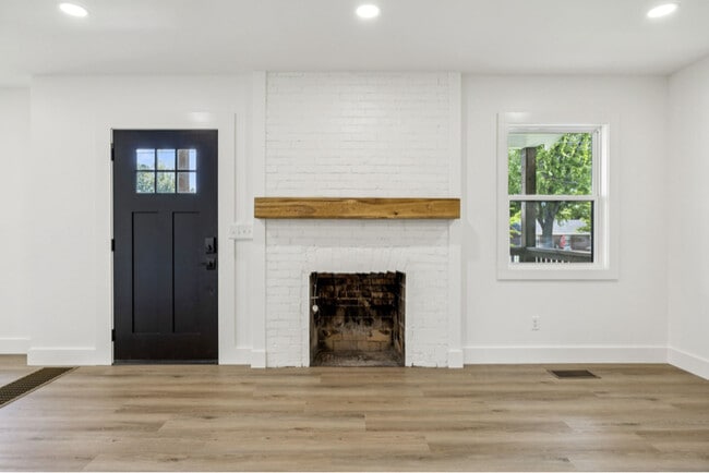 Building Photo - 1332 Columbia Ave