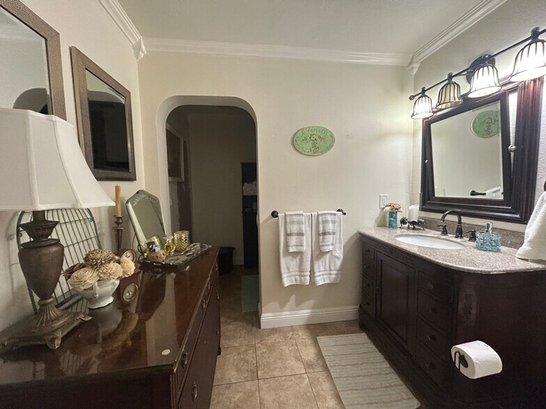 Building Photo - 1550 Bluebonnet Way