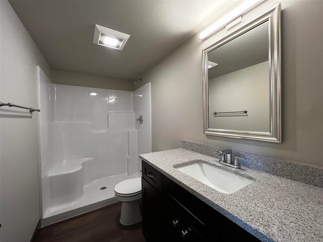 Building Photo - 707 Creekside Dr