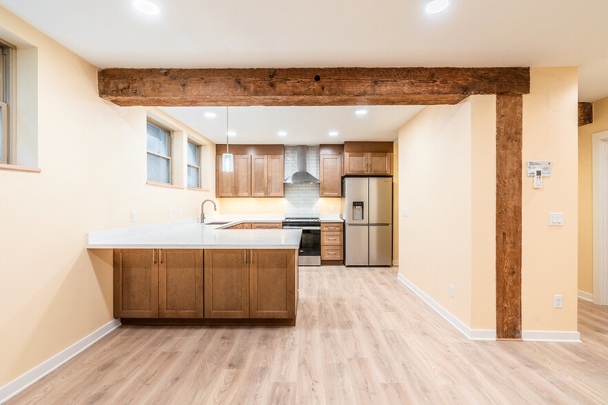 Building Photo - Carlyle Apartments