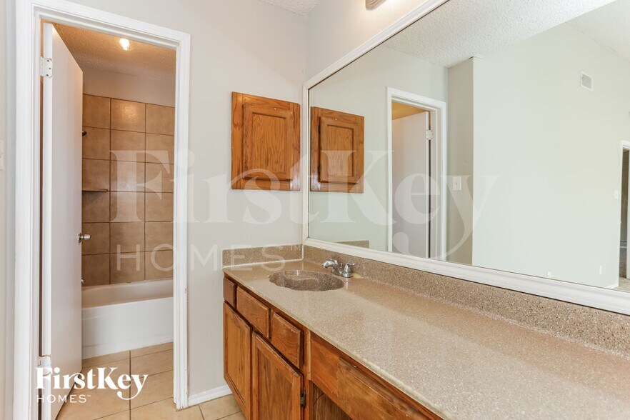 Building Photo - 6505 Pilgrim Ln