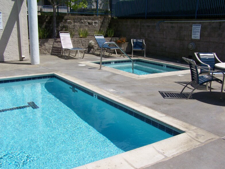 Building Photo - 535 Pierce St