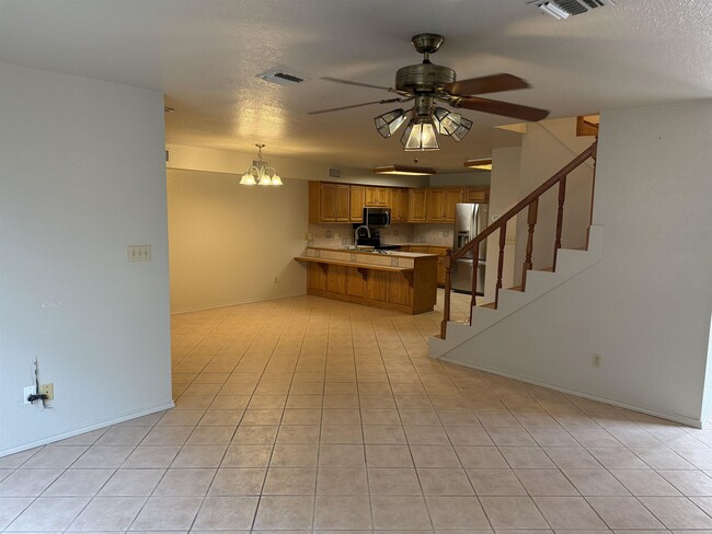 Building Photo - 737 Lago Vista Dr