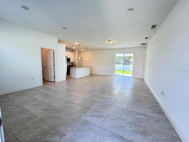 Building Photo - 442 Marion Oaks Course