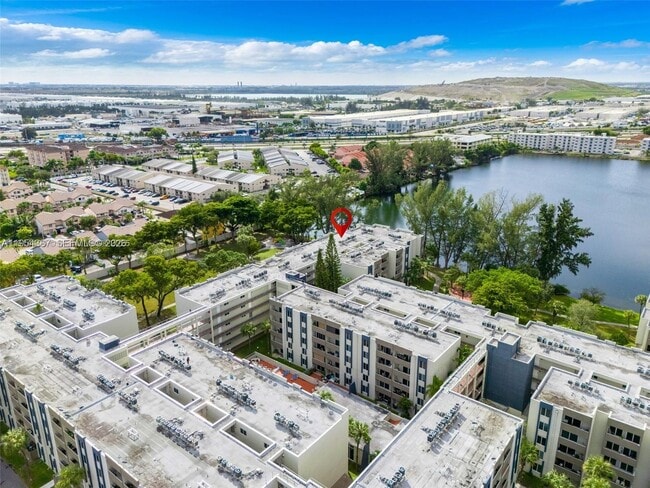 Building Photo - 10000 NW 80th Ct