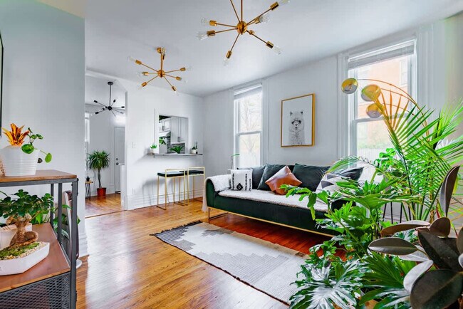 Building Photo - 254 W Poplar Ave