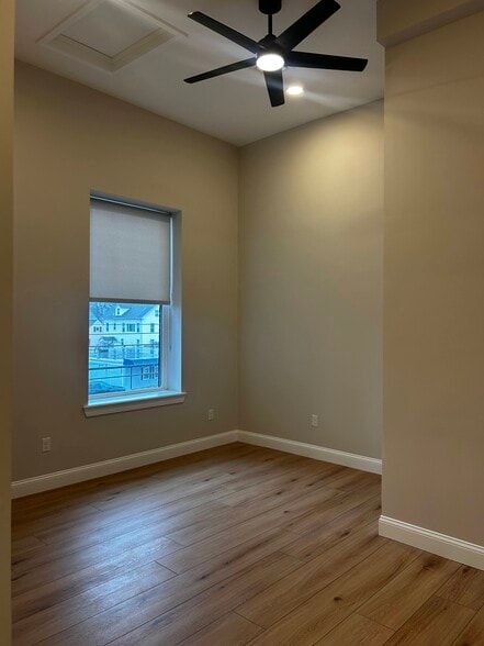 Building Photo - 246 Front St