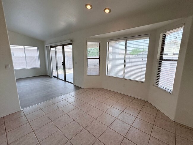 Building Photo - Lovely 3 Bedroom House!