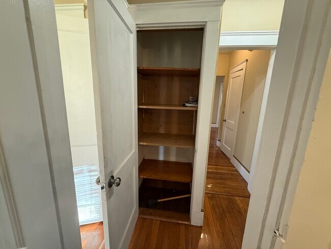 Building Photo - 17 Wales St