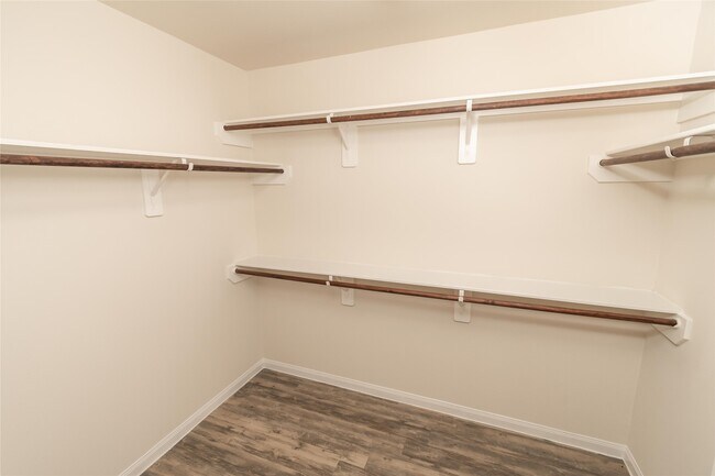Building Photo - 9615 Schouten Dr