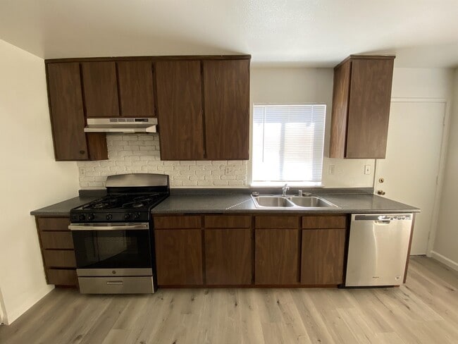 Building Photo - 2929 S Cedar Ridge Pl