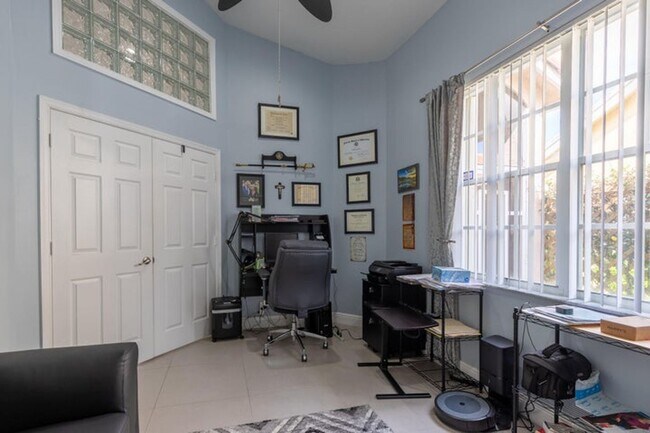Building Photo - 11067 Springbrook Cir