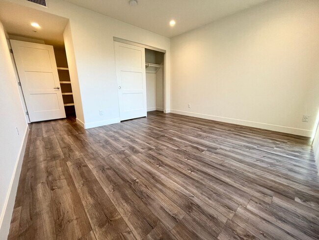 Building Photo - AVAILABLE NOW! 3BD + BONUS ROOM/4BA - LUXURY BEACH CONDO! 1 BLOCK TO THE BEACH!!- $6,995/mo