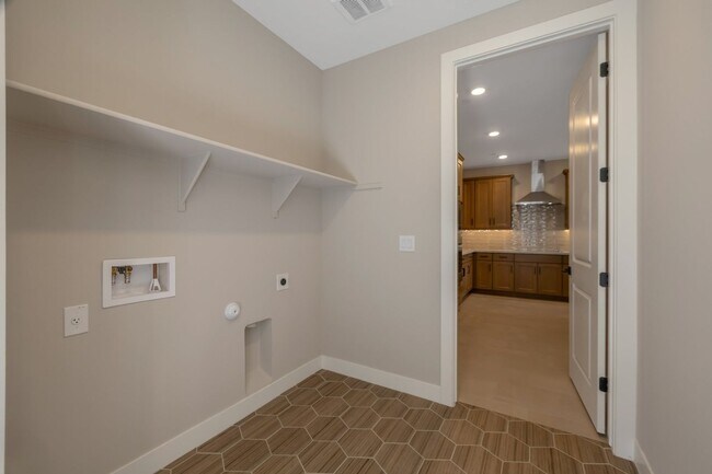 Building Photo - 2121 W Sonoran Desert Dr