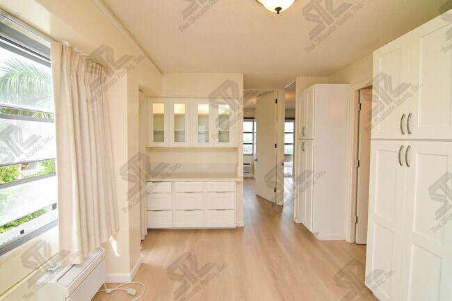 Building Photo - 2 Bedrooms | 1 Bathroom | in Makiki