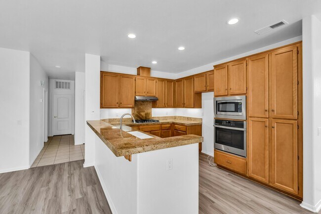 Building Photo - 1067 Princess Kyra Pl