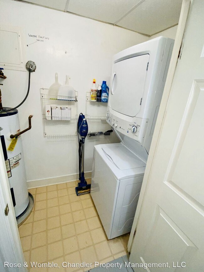 Building Photo - 1 br, 1 bath House - 40 Rader St #411