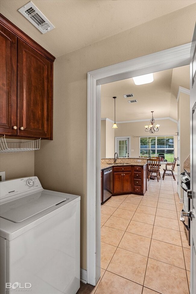 Building Photo - 126 Satinwood Cir