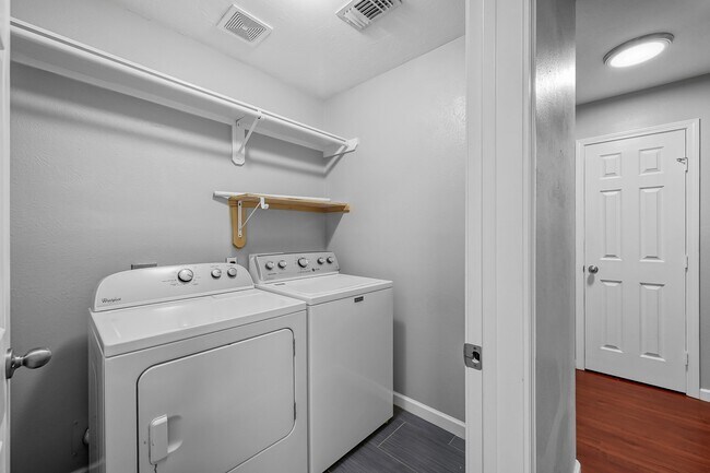 Building Photo - 5714 Overton Park Dr