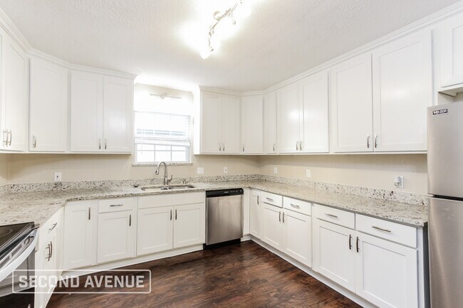 Building Photo - 2114 S Tyler St